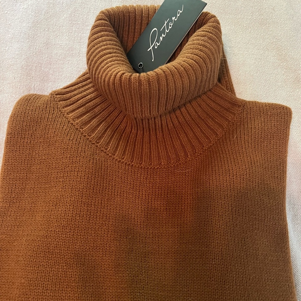 Women’s sweater size M